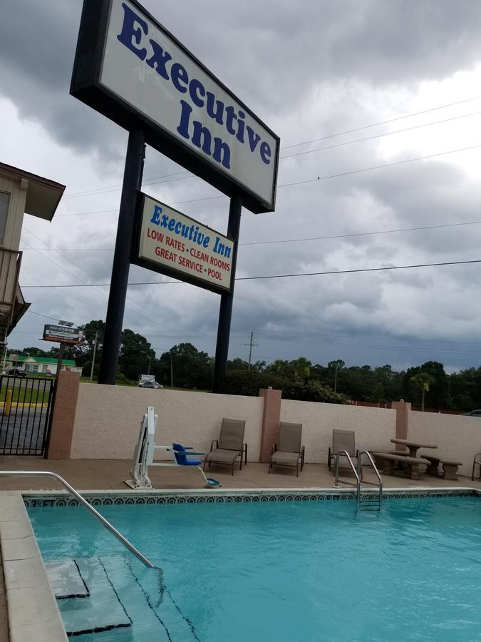 Executive Inn Ferry Pass Exterior photo