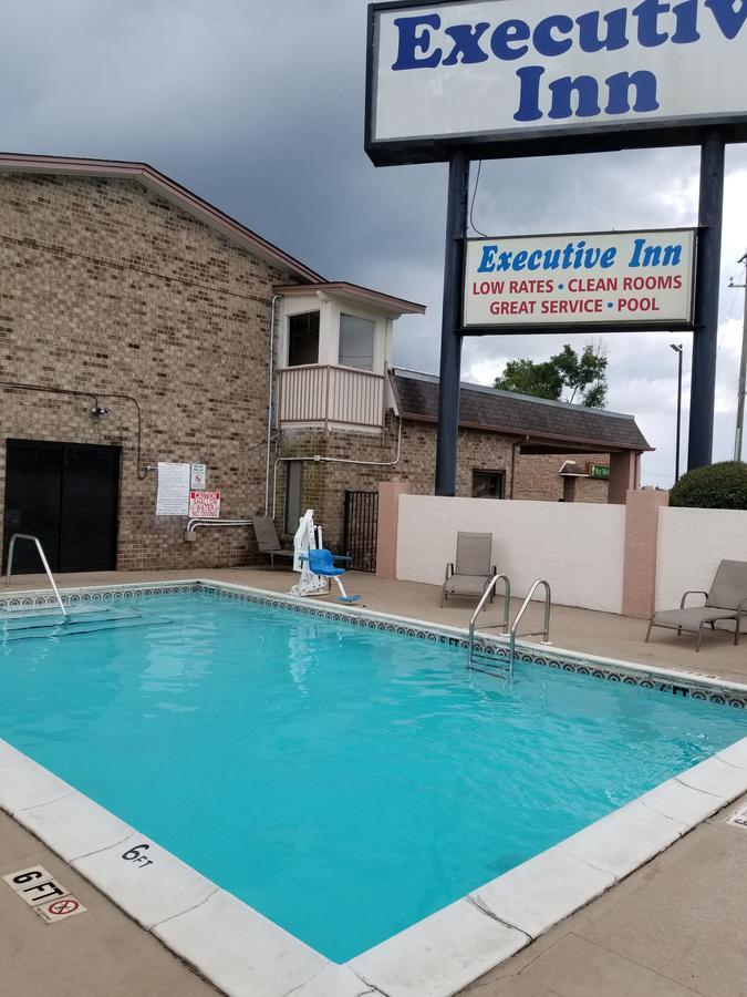 Executive Inn Ferry Pass Exterior photo