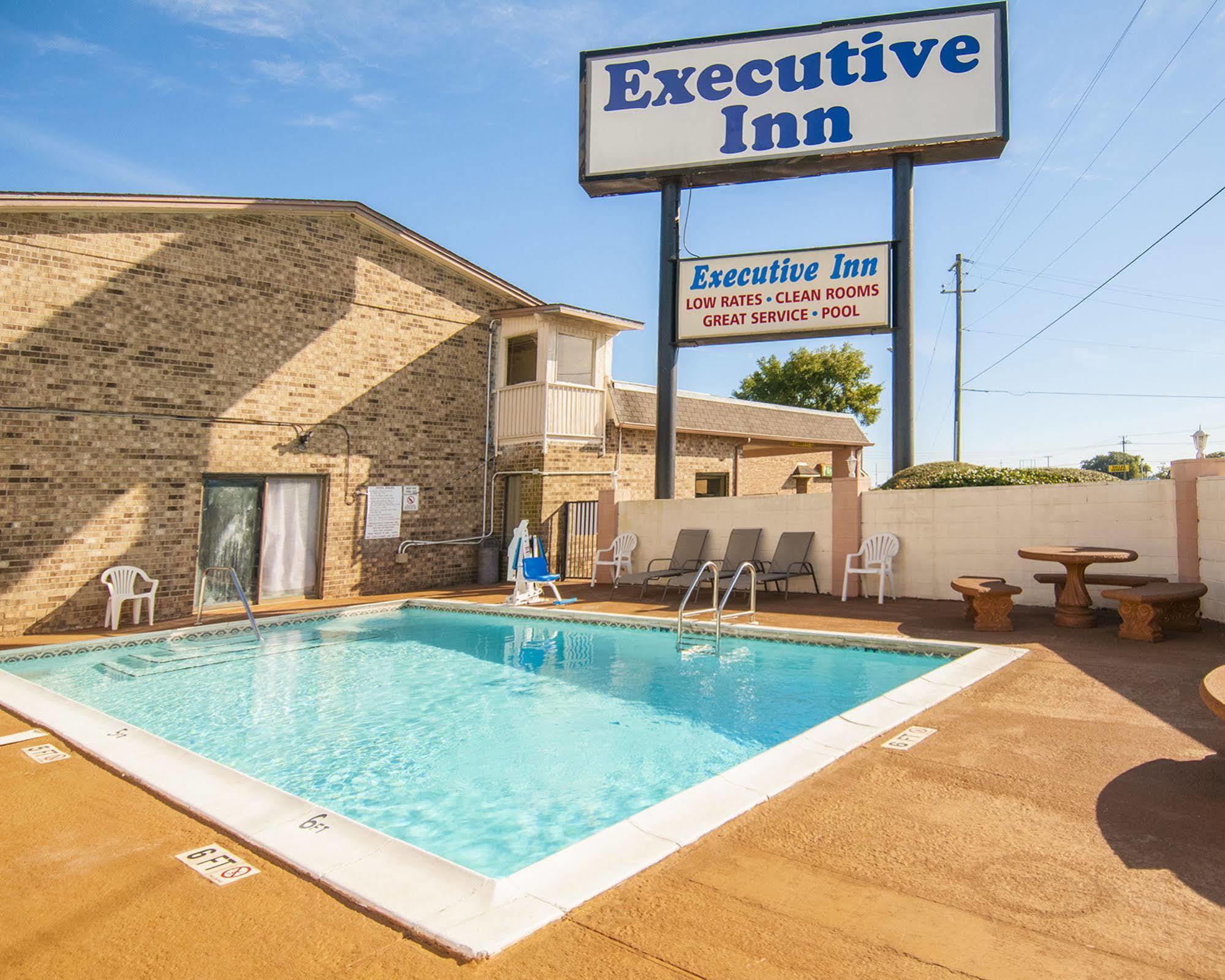 Executive Inn Ferry Pass Exterior photo