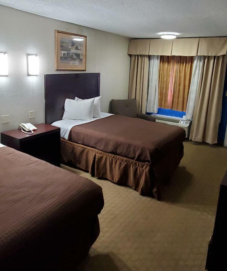 Executive Inn Ferry Pass Exterior photo